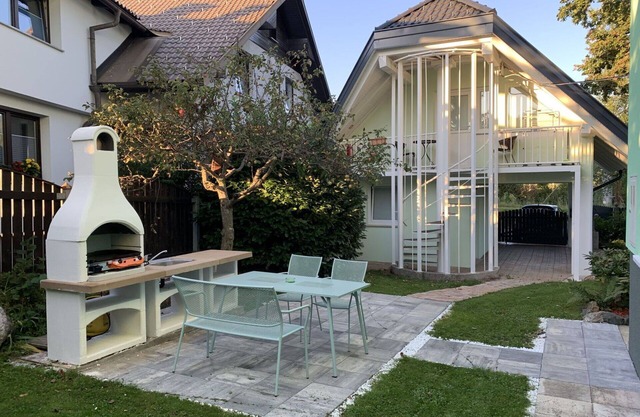 Nice apartment for 4 guests with WIFI, A/C, pool, TV and patio