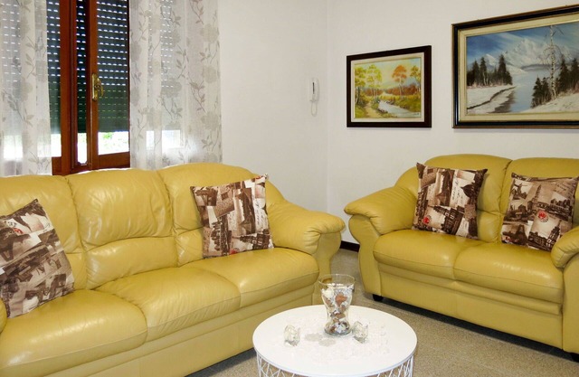 Nice apartment for 6 people with WIFI, TV, patio and pets allowed