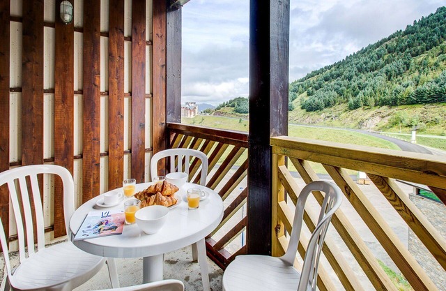 Nice apartment for 6 guests with WIFI, pool, TV, balcony and parking
