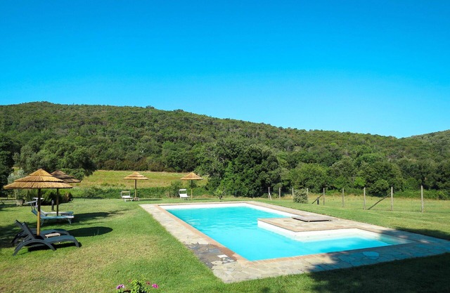 Nice apartment in villa with WIFI, pool, TV, patio, pets allowed, panoramic view and parking