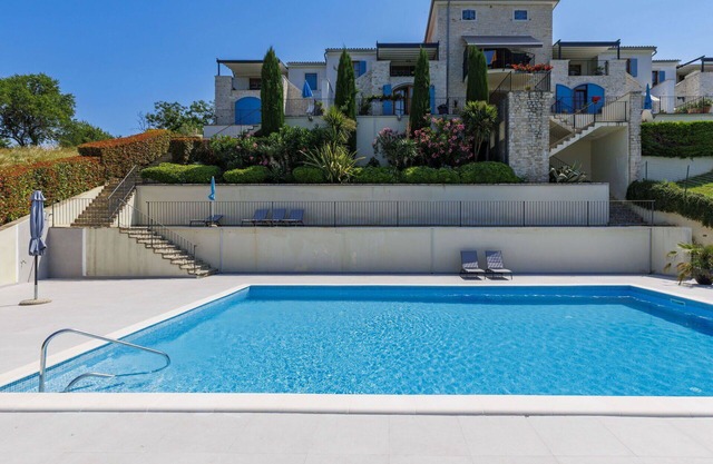 Nice apartment in villa for 5 people with A/C, pool, WIFI, TV, terrace and parking