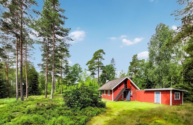 Nice home in Annerstad with WiFi