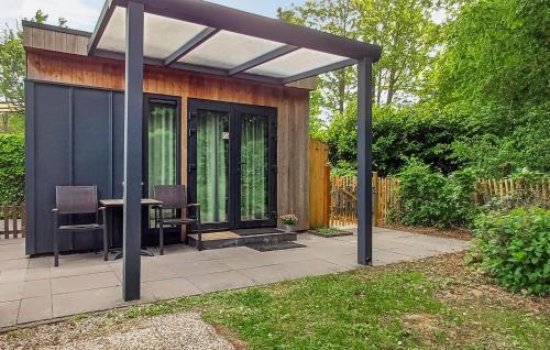 Nice Home In Heinkenszand With Wifi