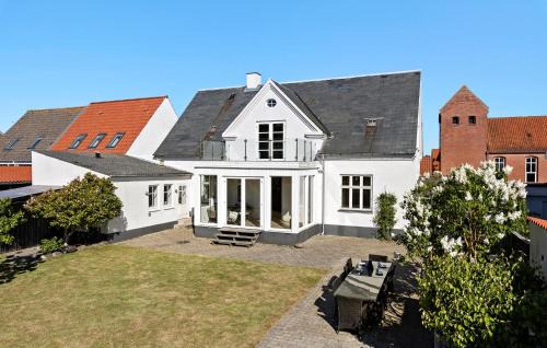 Nice Home In Løgstør With Wifi