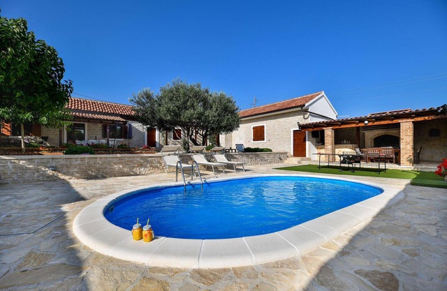 Nice home in Lisicic with WiFi