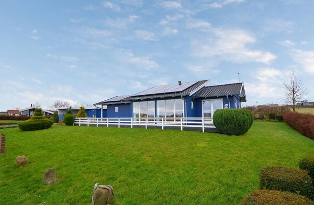 Nice home in Rønde with house sea view