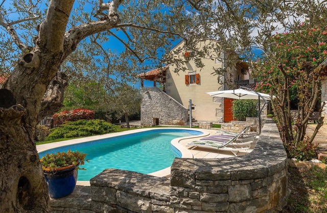 Nice home in Svetvincenat