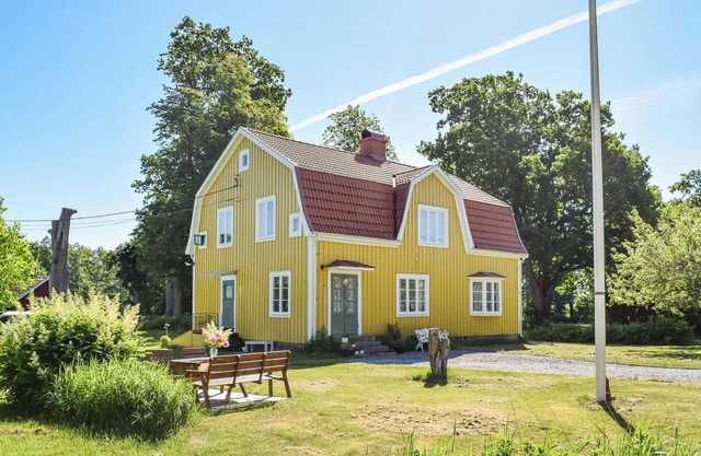 Nice home in Växjö with kitchen