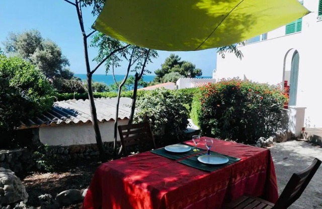 Nice house with garden 5 minutes from the beautiful Cala Binibeca.