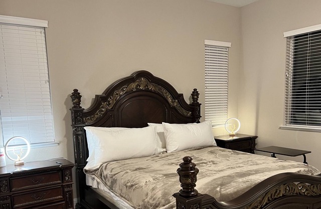 Nice Master bedroom in Brentwood
