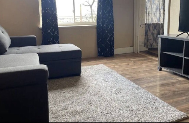 Nice Place Cozy Space, One Bedroom Apartment over the Lounge #3