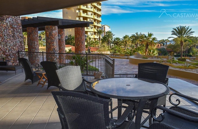 Nice View Ground Floor Luxury Condo - Bella Sirena C104 2 BR 2 BA Next to the Pool, Wi-Fi