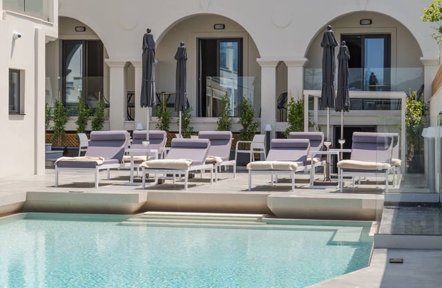 Nikon Boutique Hotel