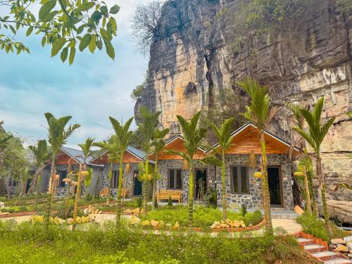 Ninh Binh Mountainside Bungalow