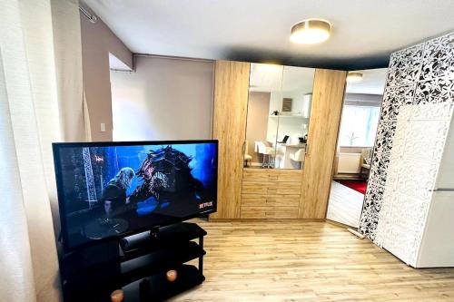 NKN cosy maisonette close to Dartford train station, free parking, food, shopping