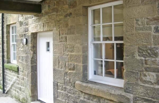 NO. 5 THE STABLES, character holiday cottage in Pateley Bridge