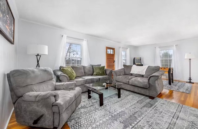 No cleanup chores-Fenced yard, arcade, fire pit, close to casino, I81, downtown.