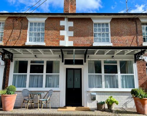 No48 - Luxe Edwardian Shop Conversion in Pewsey