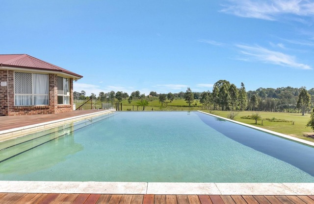 Noble Willow Homestead Lovedale. Super Spacious, with views and pool