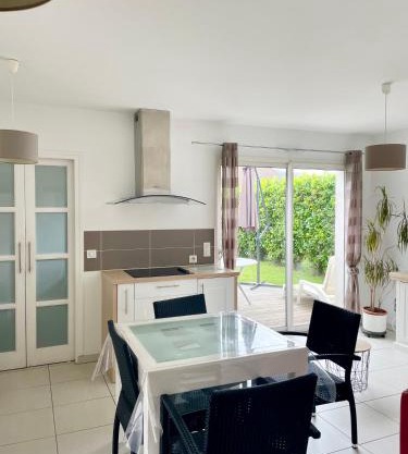 NOISETTE- T2 lumineux, proche centre ville en RDC, très bien équipé avec terrasse