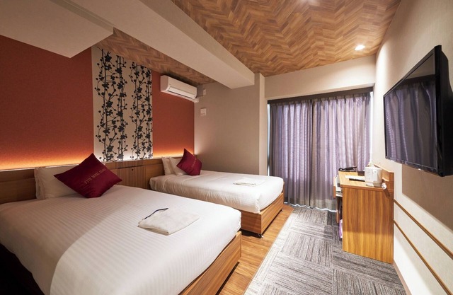 Nonsmoking Deluxe twin room Breakfast include/Osaka Ōsaka