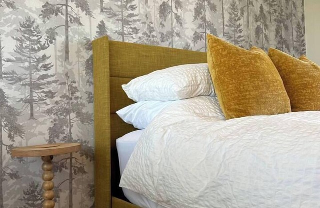 Nordic Harbor | Room 5 | Cedar Shadows