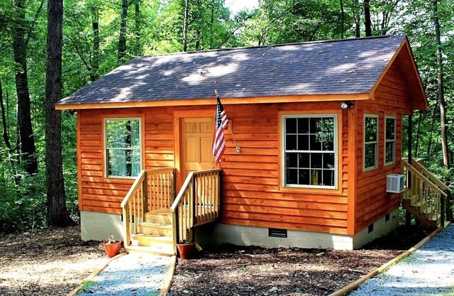 North Carolina Private Vineyard Cabin - winery, honeymoon, hiking, fireplace