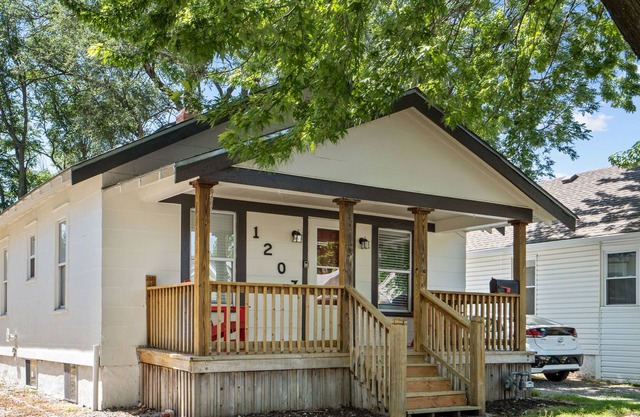 North Kansas City Nook! Pet Friendly and Walkable!