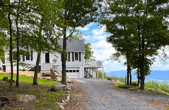 North Mountain Manor- Gorgeous views and privacy!