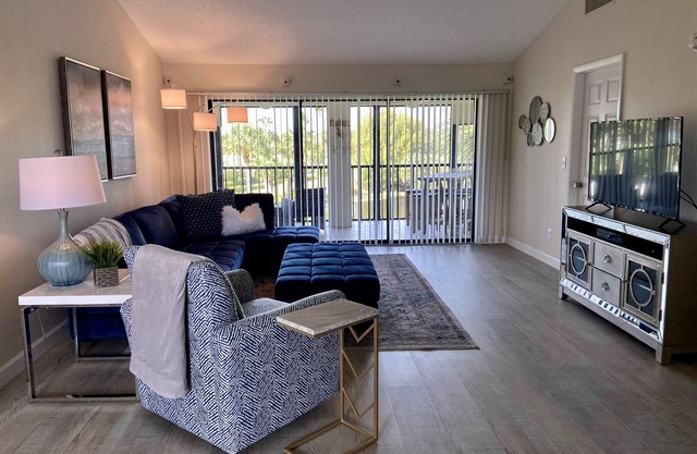 North Naples Updated and Spacious Condo on Imperial Golf Course