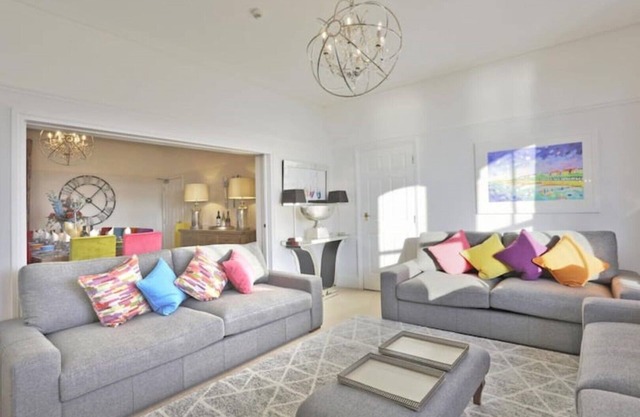 Northcliffe, Premier position Southwold Seafront, five star home, sleeps 14