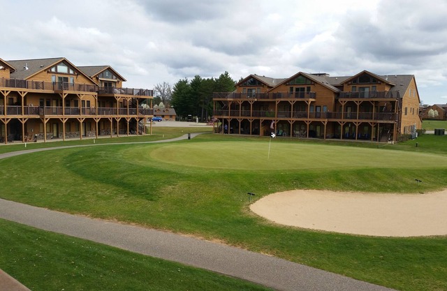 Northern Bay Golf Resort Large condo with stunning first hole golf views