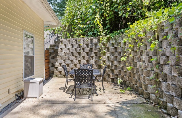 Northshore Holiday Bungalow Walk to Walnut St Bridge, Coolidge Park & the river!