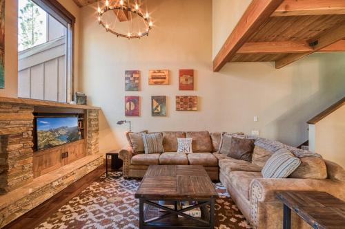 Northshore Lakeside Condo 15 by Tahoe Getaways - Walk to Beach with HOA