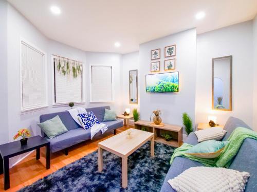 NYC Views & Comfort - Modern 2-Bedroom Apartment