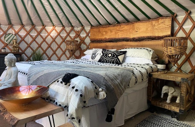 O Dan Y Coed Luxury Yurt with Hot Tub