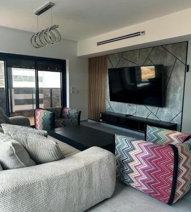 O&O Group-Charming 4BR APT with Stellar Sea View
