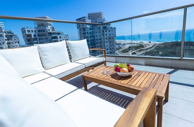 O&O Group - SeaFront Luxurious 3 BR Apartment
