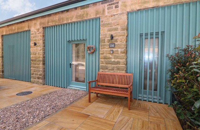 OAK COTTAGE, pet friendly in Bolsterstone/Ewden Village