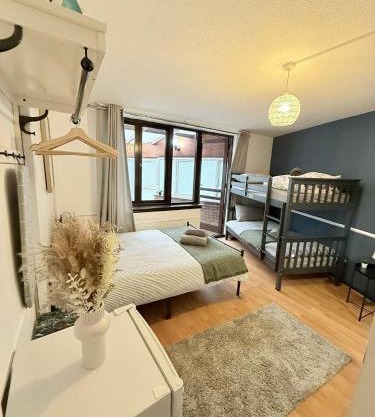 Oak Guest Rooms