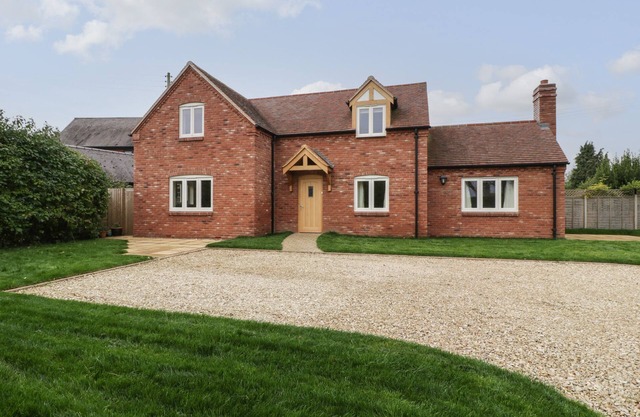 OAKDENE, family friendly, character holiday cottage in Upper Quinton