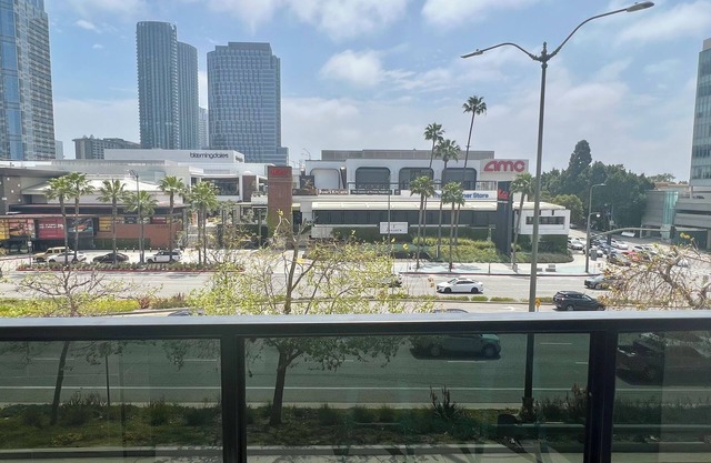 Oasis 3 BR Steps Away from Century City Mall w/Parking & W/D