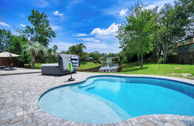 ~Oasis Pearl Sleeps 8 Heated Pool & Spa~