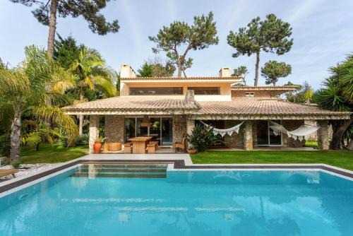 Oasis Pool and Golf 4bd Caparica | By Airnest