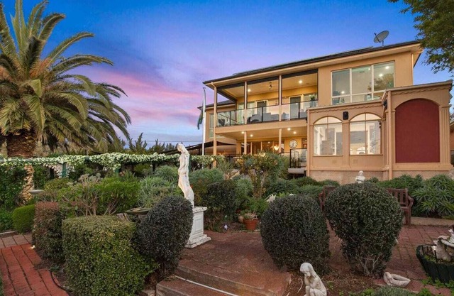 Oasis Villa walk2Beach&Train Station/Swimming Pool/Netflix/wifi/ 7Bed10Sleep+Cot