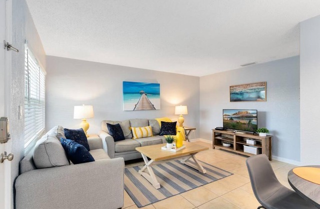 Ocean 16 - Pier View