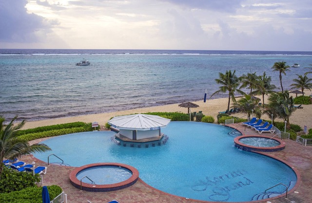 Ocean/Beach Front Condo! 2BR Grand Cayman, East End - JAN 25 - FEB 1, 2025