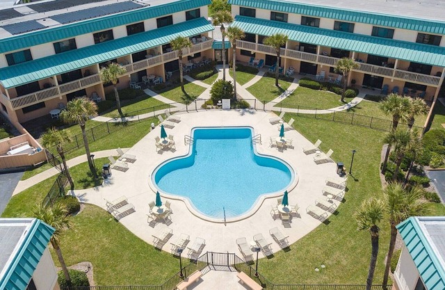 Ocean Bliss: 3BR Mod Haven, St. Aug