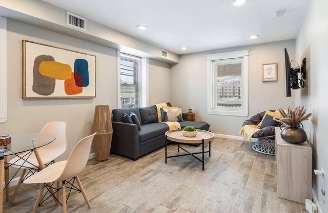 Ocean Block Haven: Stylish 1BR Retreat with Beach Badges next to the shore store