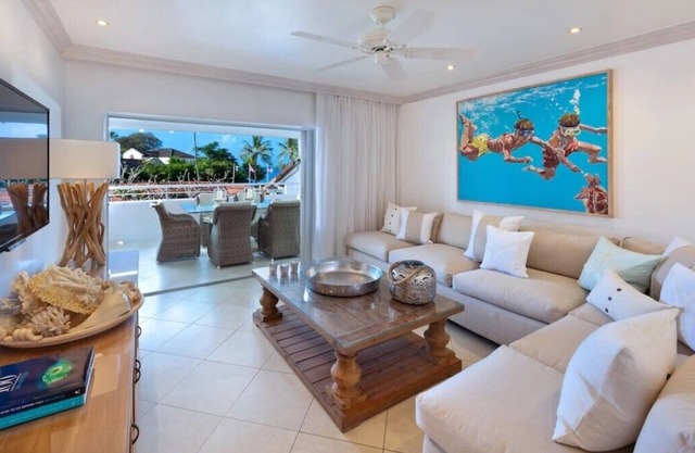 Ocean Blue Luxury Apartment - Beachfront - Glitter Bay 203